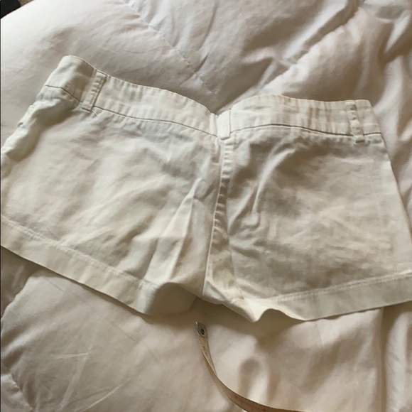 White lightweight shorts - Picture 3 of 3